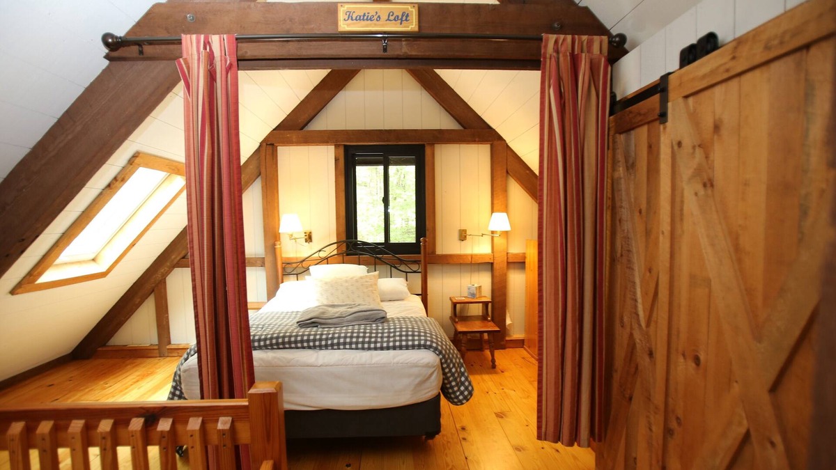 Grantham House | Newly updated home in quiet area of Eastman.