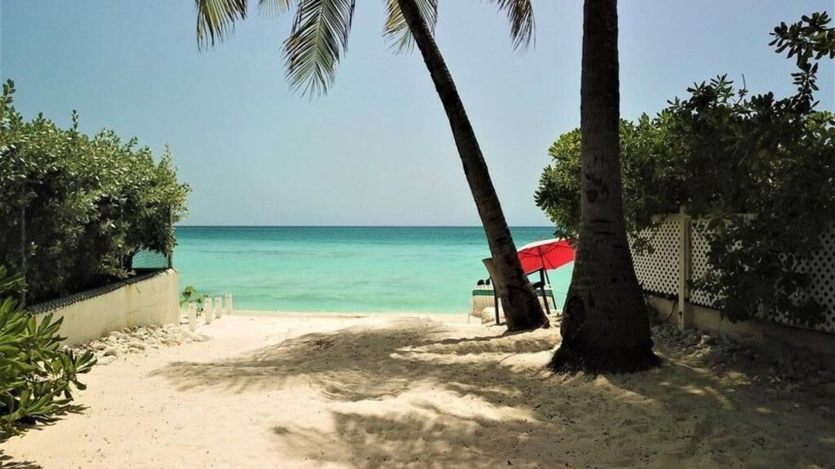 Seven Mile Beach Condo | Newly Updated Seven Mile Beach Resort - Steps away from 7 Mile Beach