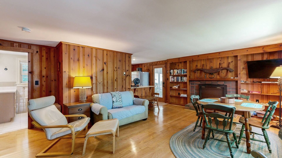 Mashpee Cottage | Newly updated lakefront cottage with screened porch, large yard & kayaks
