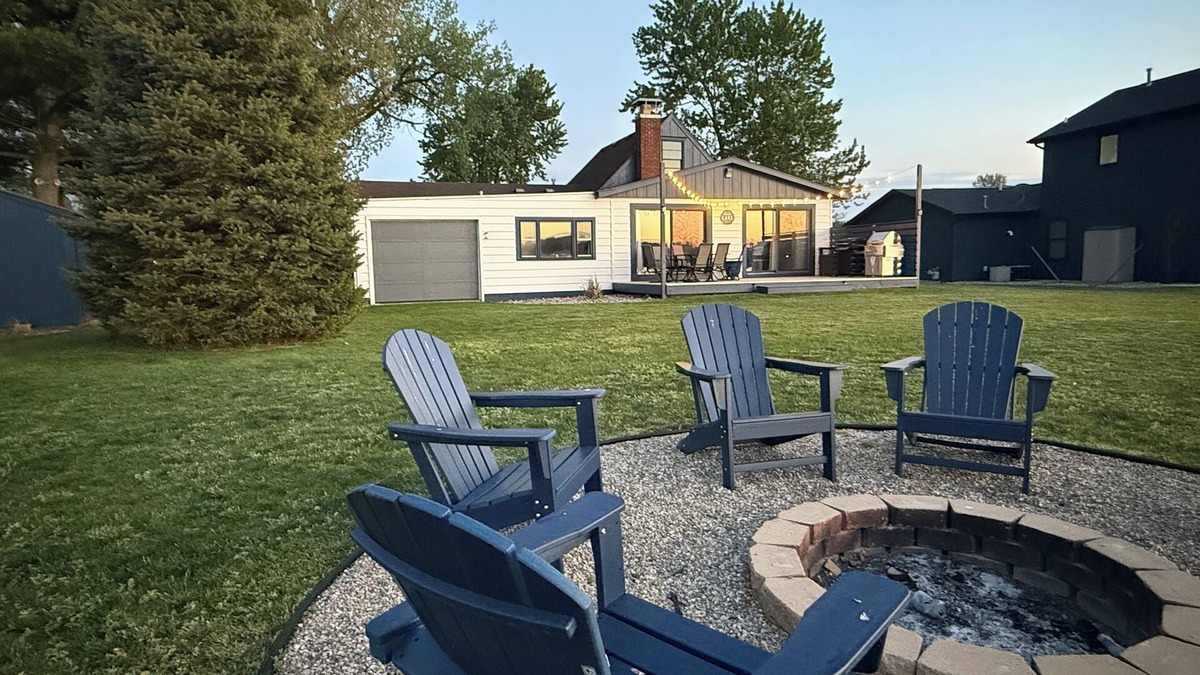 La Porte House | Newly updated Pine Lake cottage. Huge waterfront yard.