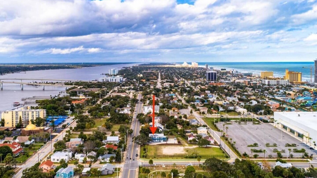 Smith's Memento Apartment | Newly Updated Walk to Beach & Ocean Center