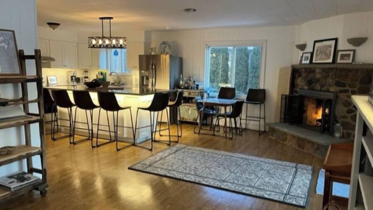 Hamburg Township Cottage | Newly updated waterfront home on chain lakes near Ann Arbor and Pinckney, MI
