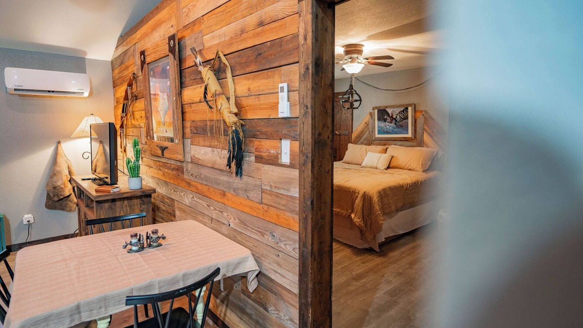 Granbury Cabin | Newly Updated Western Cabin Near Downtown Granbury