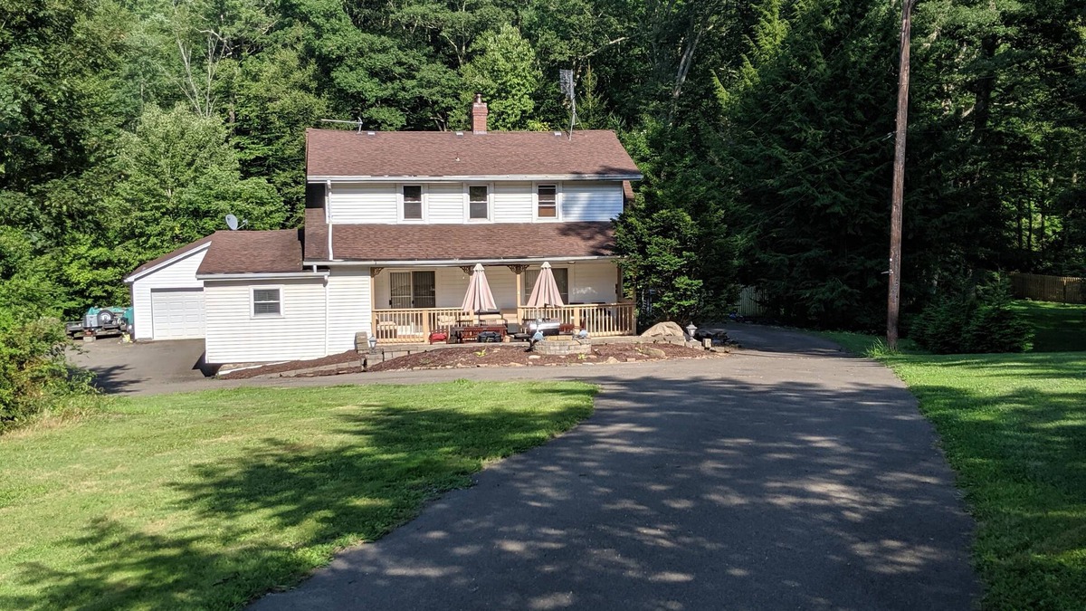 Farmington House | Newly Updated with Outdoor Entertainment Spaces