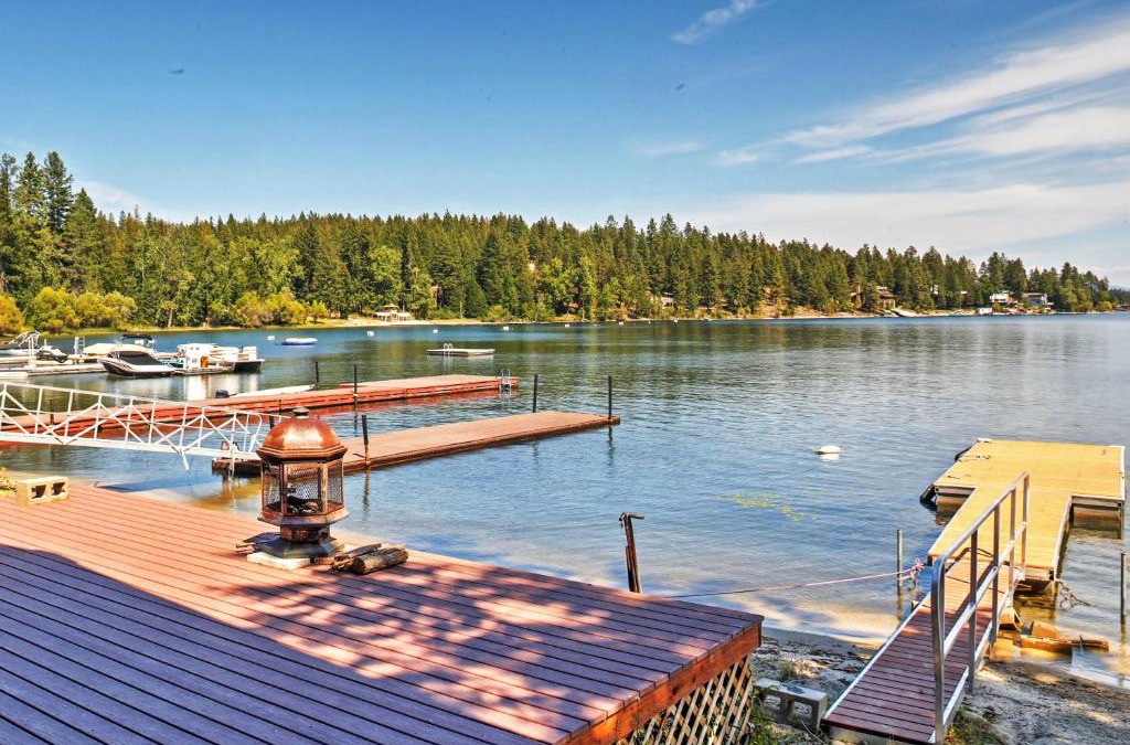 Newport House | Newport Cabin with Lakefront Private Porch and Grill!