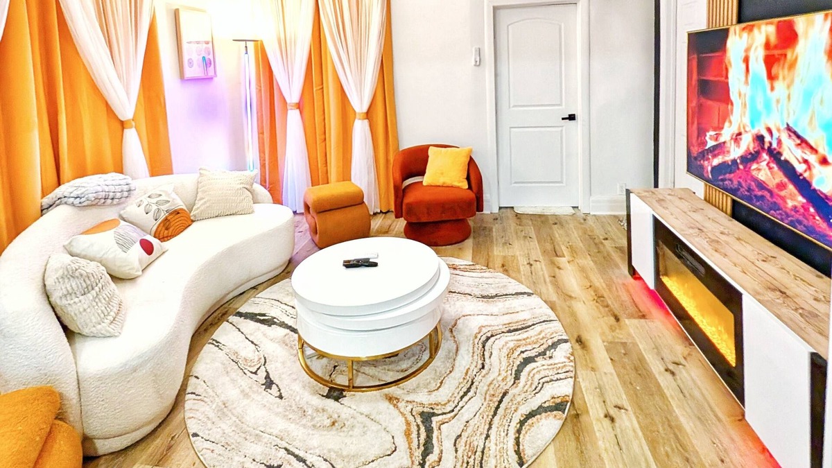 Dayton Apartment | Newport Corporate Exec lodge @Cincy Downtown - 2KG BDs + Large Private Game Yard