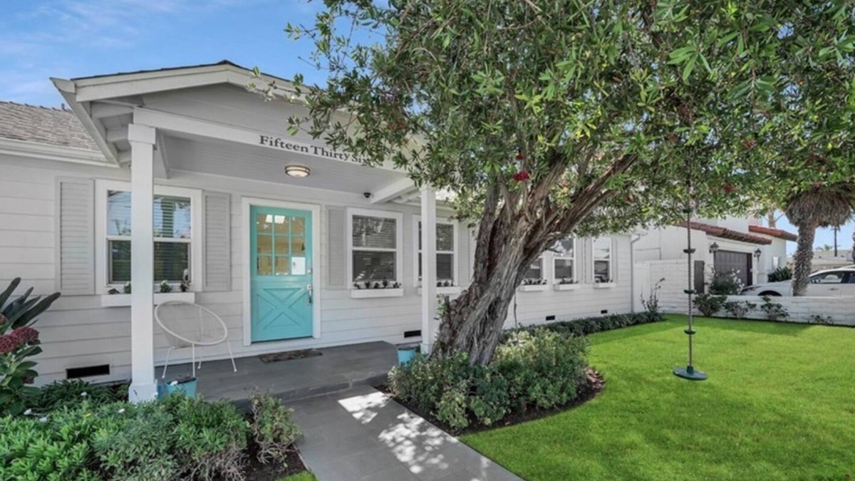 Santa Ana Heights House | Newport Heights Family Home. 4Bdrm/3- Full bath.Walking Distance to ALL