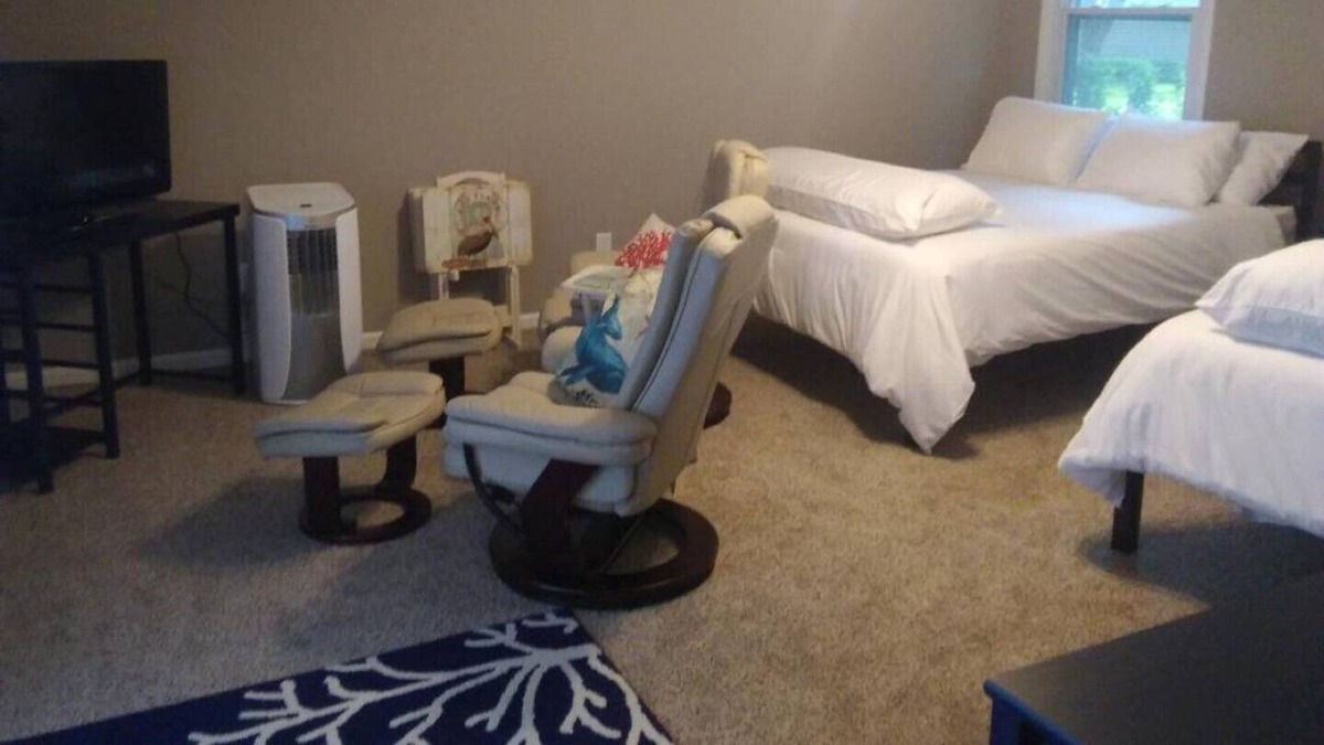 Newport News Apartment | Newport News Captain's Cabin