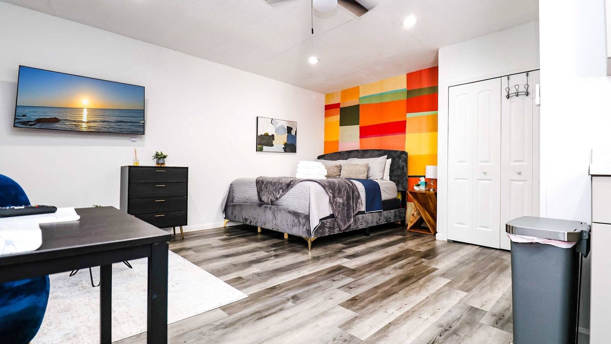Orlando Apartment | *NewRenovatedAPT*KINGbed*PetsOk+Priv Entry