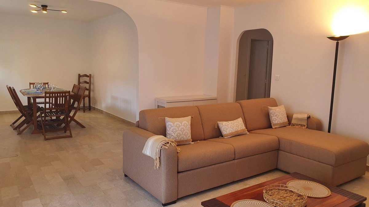 Sainte-Maxime City Centre Apartment | News 5 mn walk from the beach 3* property in town center NEW CLIM near ST TROPEZ