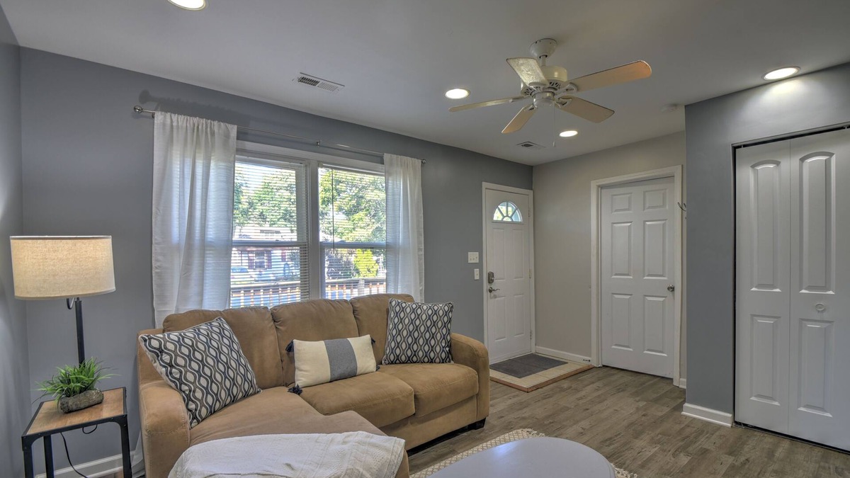 Gary House | NewVrbo Cozy Ranch Near Casino,Indiana Dunes,Hospitals,Refinery,Firepit,big yard