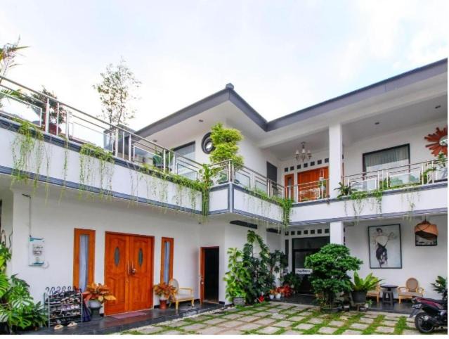 Laweyan House | Nexdeco House Homestay Syariah Solo