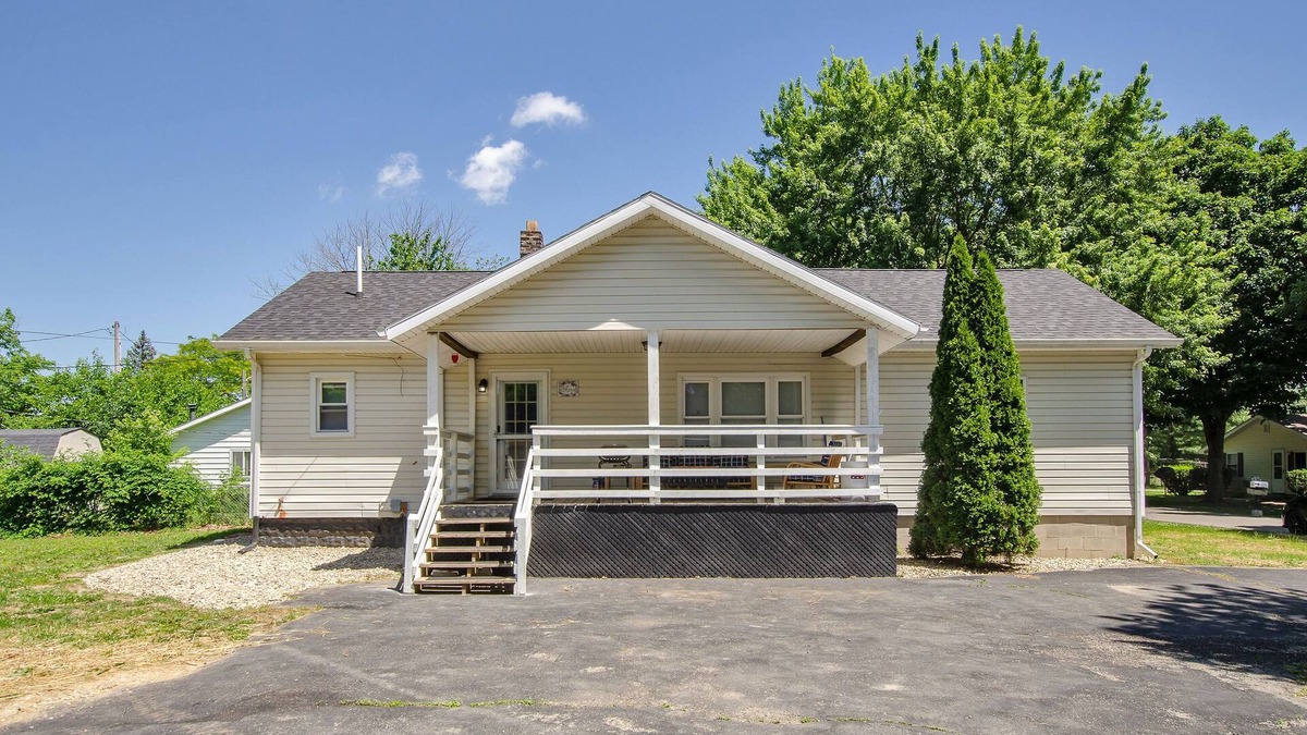 Hemlock House | Next to Championship Park, Sleeps 6, Lots of parking