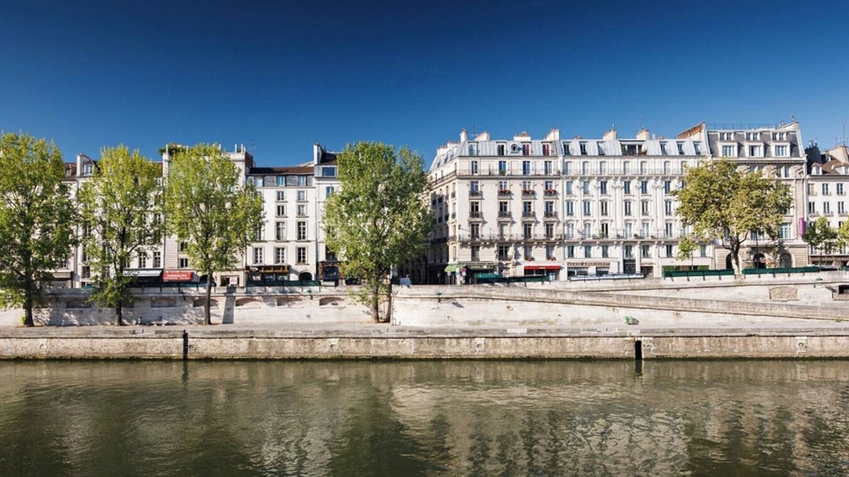 Saint-Germain-des-Pres Apartment | NEXT TO ILE DE LA CITÉ, FEW METERS AWAY QUAI DES GRANDS AUGUSTINS AT RUE SÉGUIER