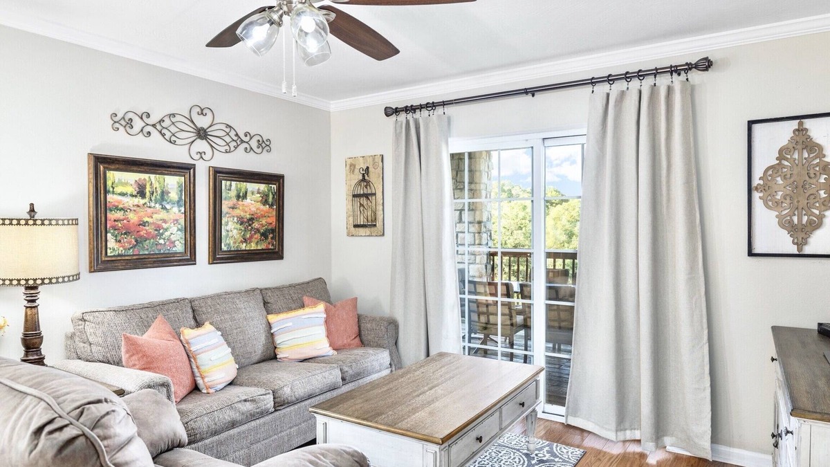 Indian Point Condo | Next to Silver Dollar City, King Master, 2BR 2BA, Full Size Kitchen, 20ft Patio