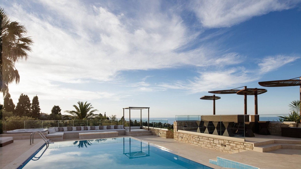 Xiro Chorio Villa | Next to the city & beach, panoramic sea views, indoor and outdoor pool