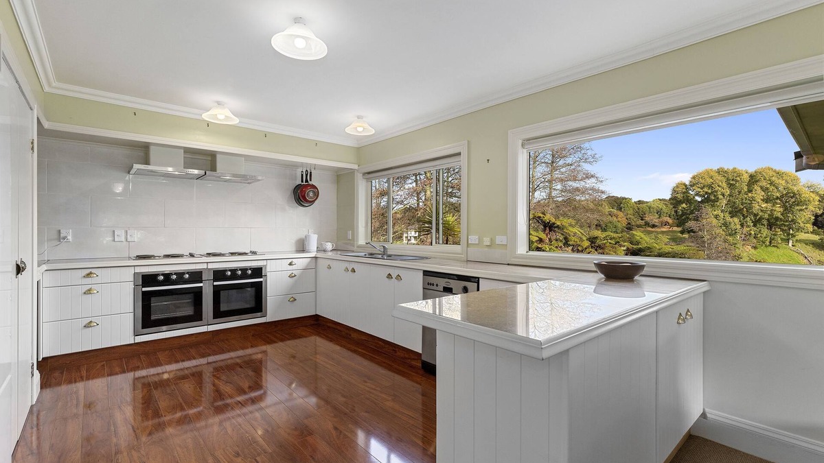 Tamahere House | next to the Hamilton Airport in beautiful country setting