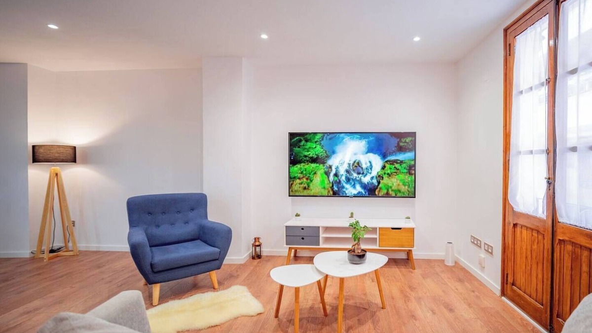 El Pilar Apartment | Next to the Silk Exchange and Central Market