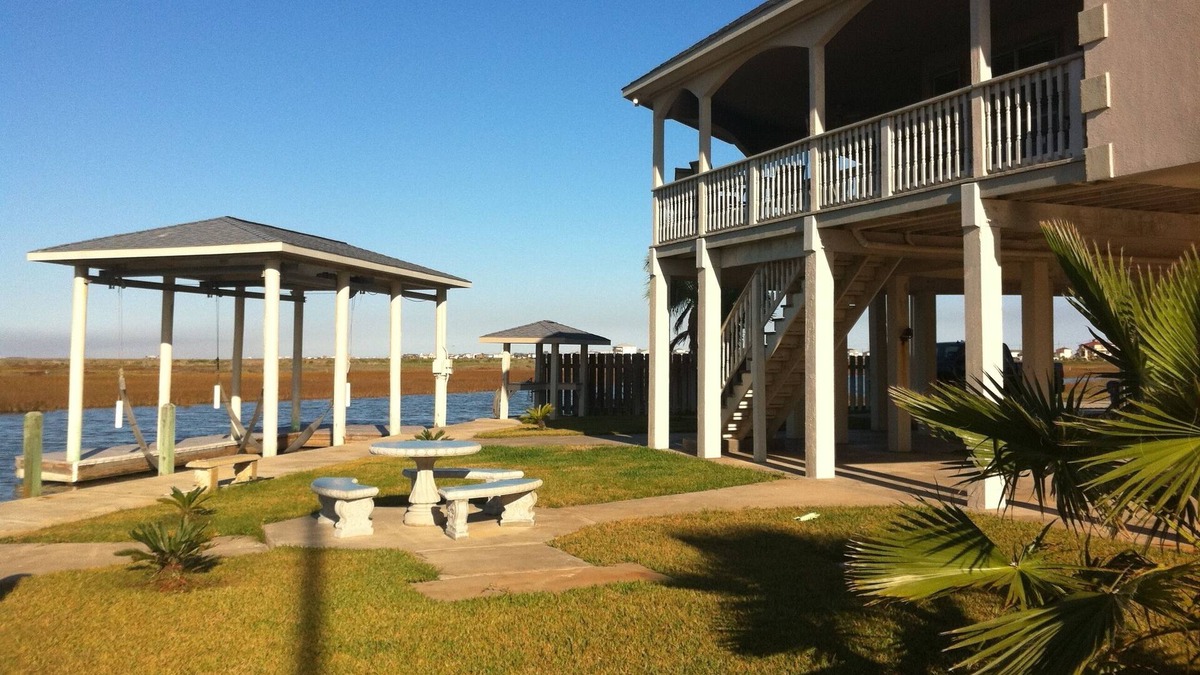 Surfside Beach House | 'Nexta Naked' On The Bay. No Shoes, No Shirt, No Problem!!