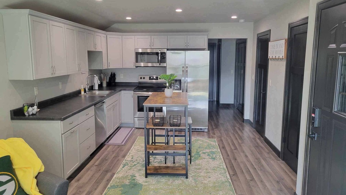 Kaukauna Condo | NFL Draft - 2-bedroom condo in Kaukauna with 20Min from Lambeau Field