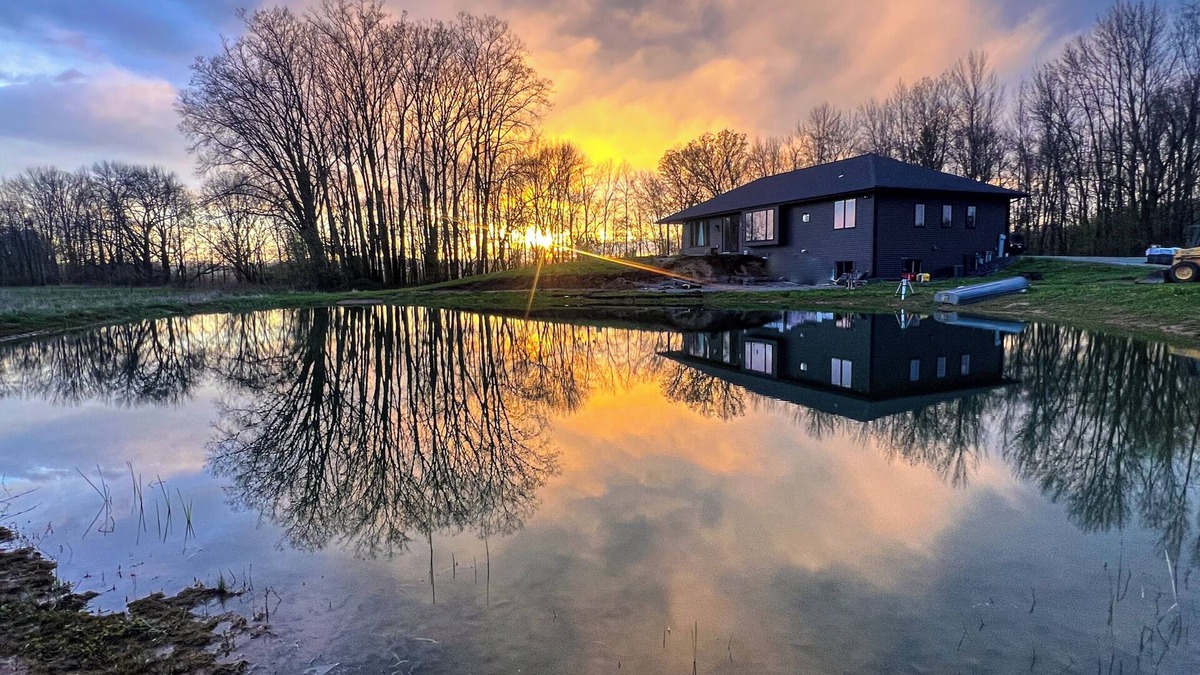 Little Suamico House | NFL Draft 2025 Modern New Build 4-bedroom 3 bath house in Little Suamico.