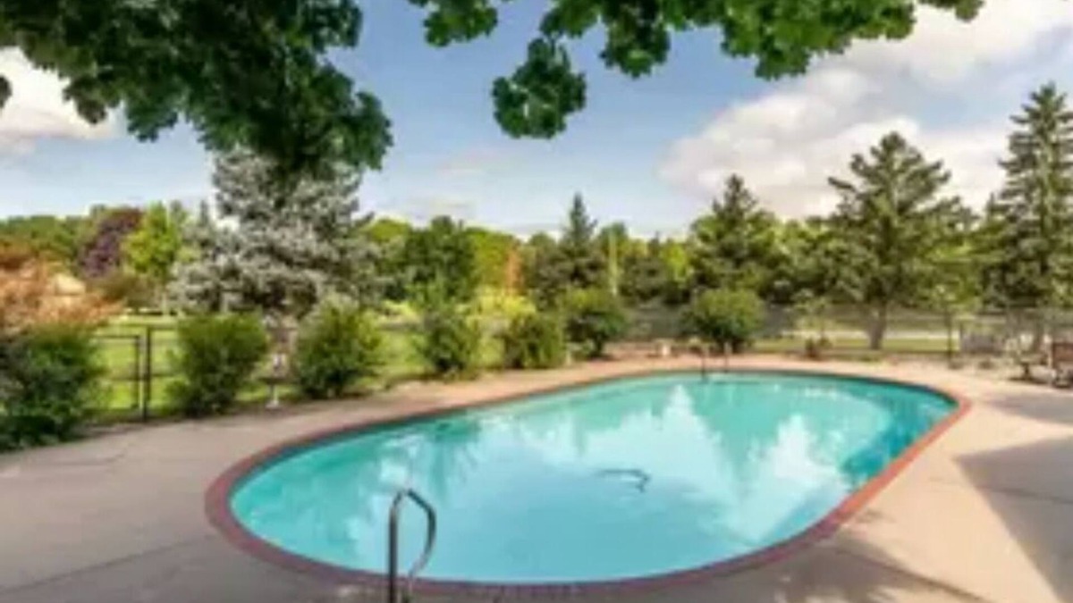 Winneconne House | NFL Draft /EAA Spacious home w/Pool /Sleeps 10