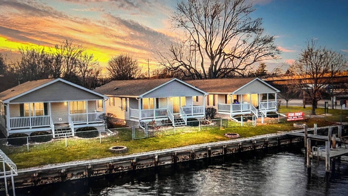 Fremont Cottage | NFL DRAFT WolfRiver Cabin C, 2-Bedrooms, Sleeps 8