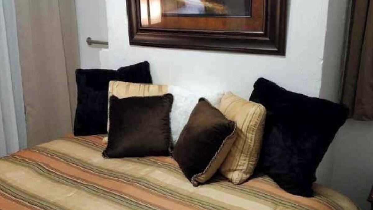 Pittsburgh Apartment | nGreat Apartment minutes from Downtown Pittsburgh! Hassle free check-in & Wi-Fi.