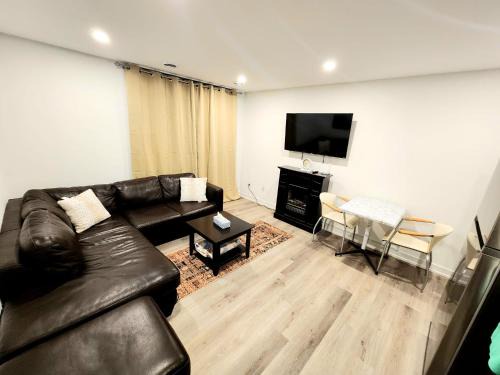 Niagara Falls House | Niagara Escape Crib: 3km from NiagaraFalls