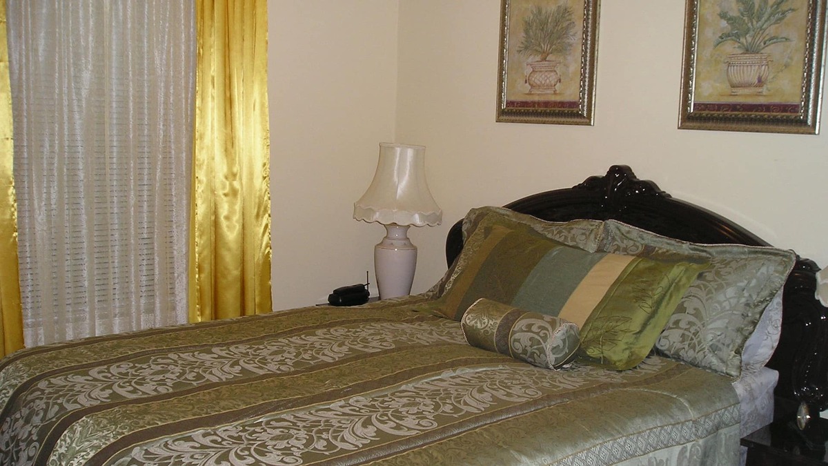 Niagara Falls Bed & Breakfast | Niagara Family Vacation - The ITALIAN Suite at the VILLA