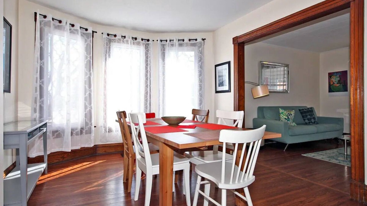 Niagara Falls House | Niagara Sky Line 2- Walk to the Falls WIFI/Parking