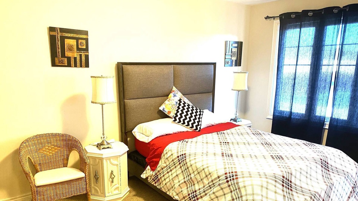 Thorold House | Niagara |sleeps 6| Cozy| 3bed|3bath | Near Falls