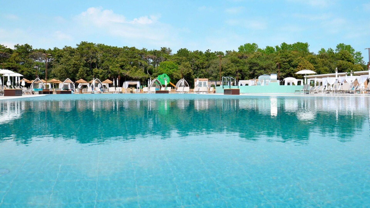 Bibione Lido dei Pini Apartment | Nice apartment for 7 guests with WIFI, A/C, pool, TV, terrace, pets allowed and parking