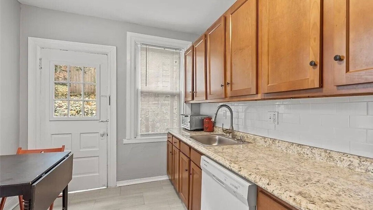 Edgewood Apartment | Nice 1-bedroom apartment in Class A Pittsburgh neighborhood