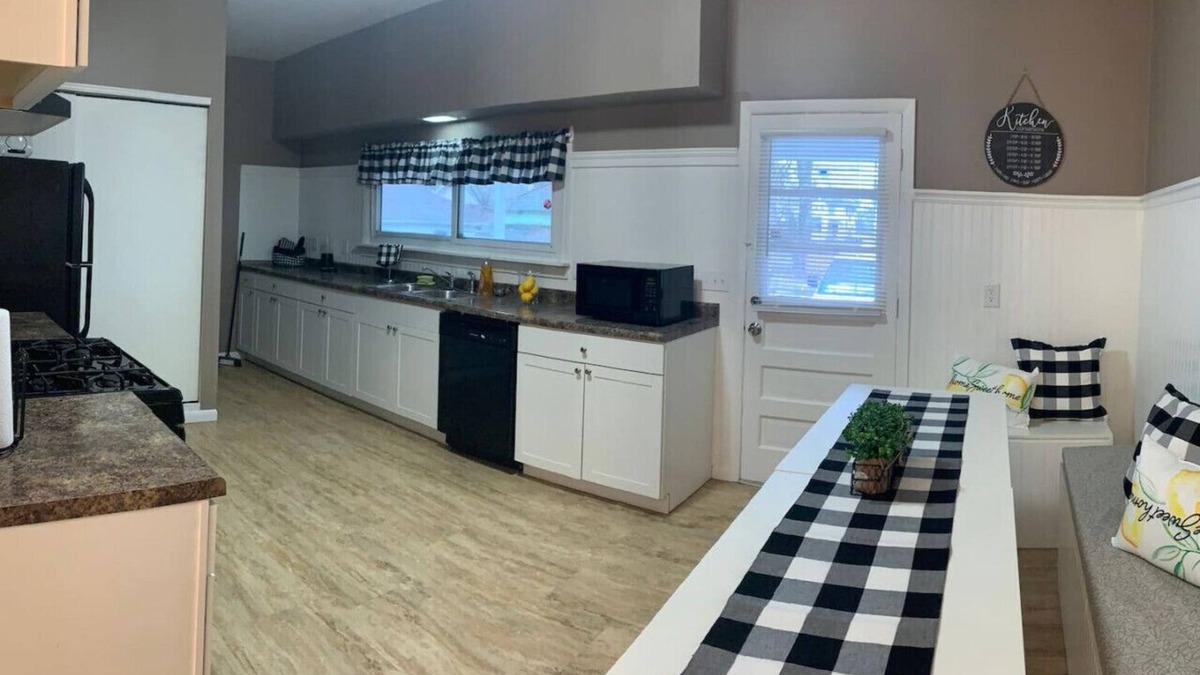 Middletown House | Nice 107 Historic Home with relax & private Hotub