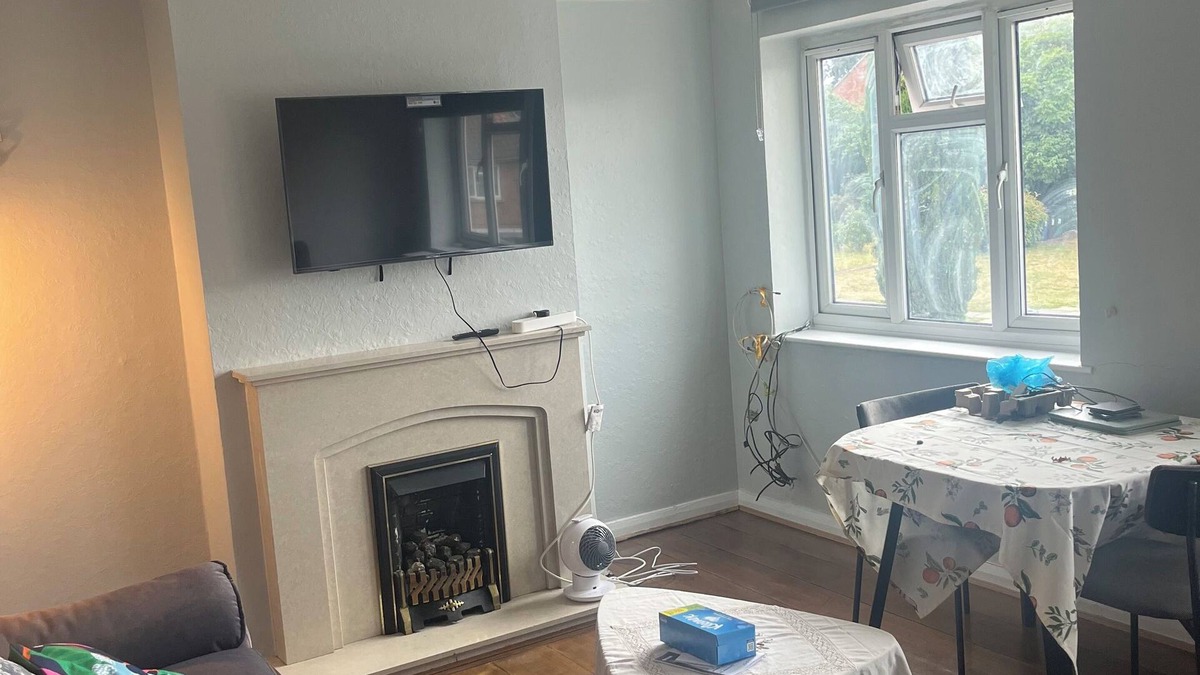 West Hendon Apartment | Nice 2-bedroom apartment in London