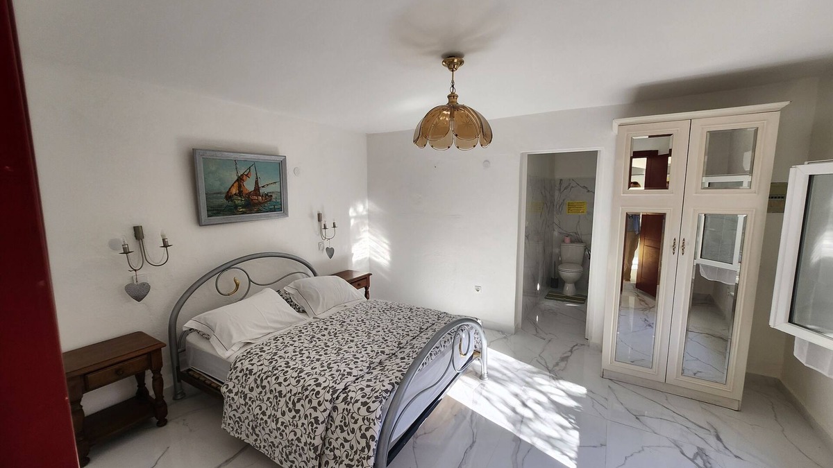 Plage de la Garonnette Apartment | Nice 2 rooms Golf de Saint Tropez 150 m from the sea, 900 m from the sandy beach