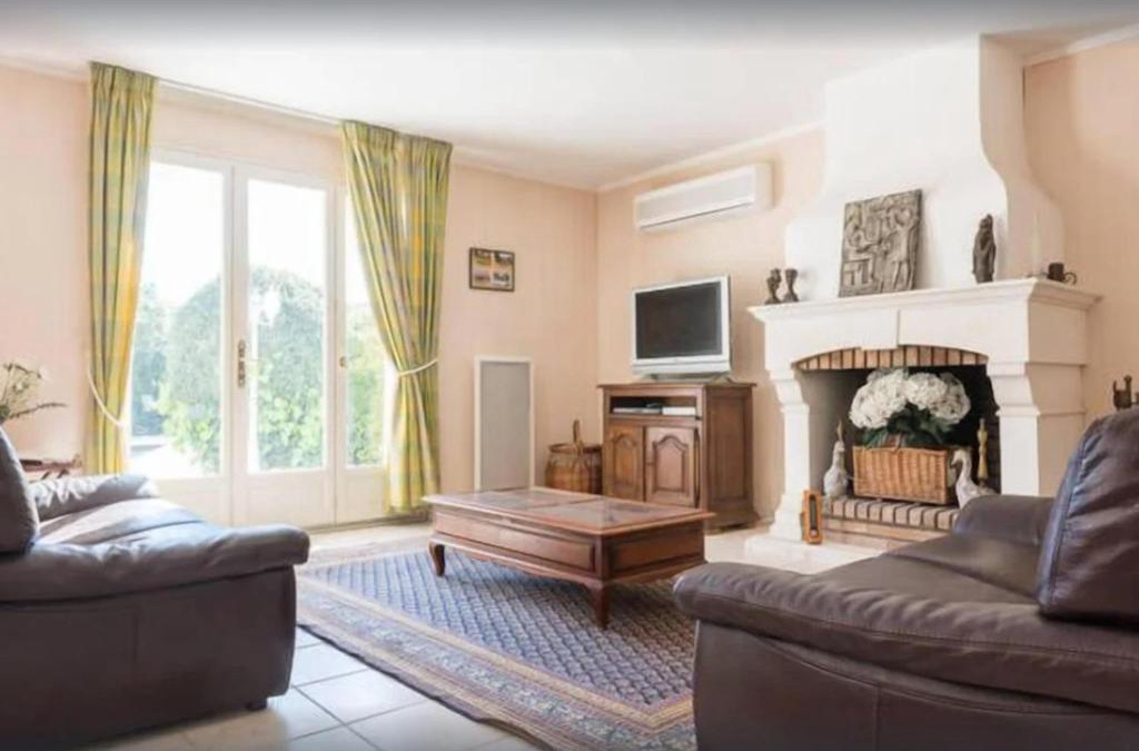 Le Brusc House | Nice 200 M With TerracePiscine Near The Sea