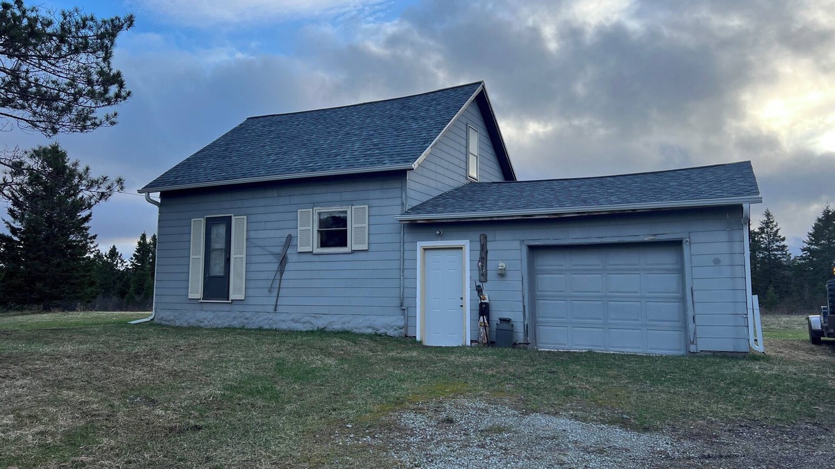 Ewen Cottage | Nice 3-bedroom cottage in Ewen just minutes from Bergland, MI and Lake Gogebic