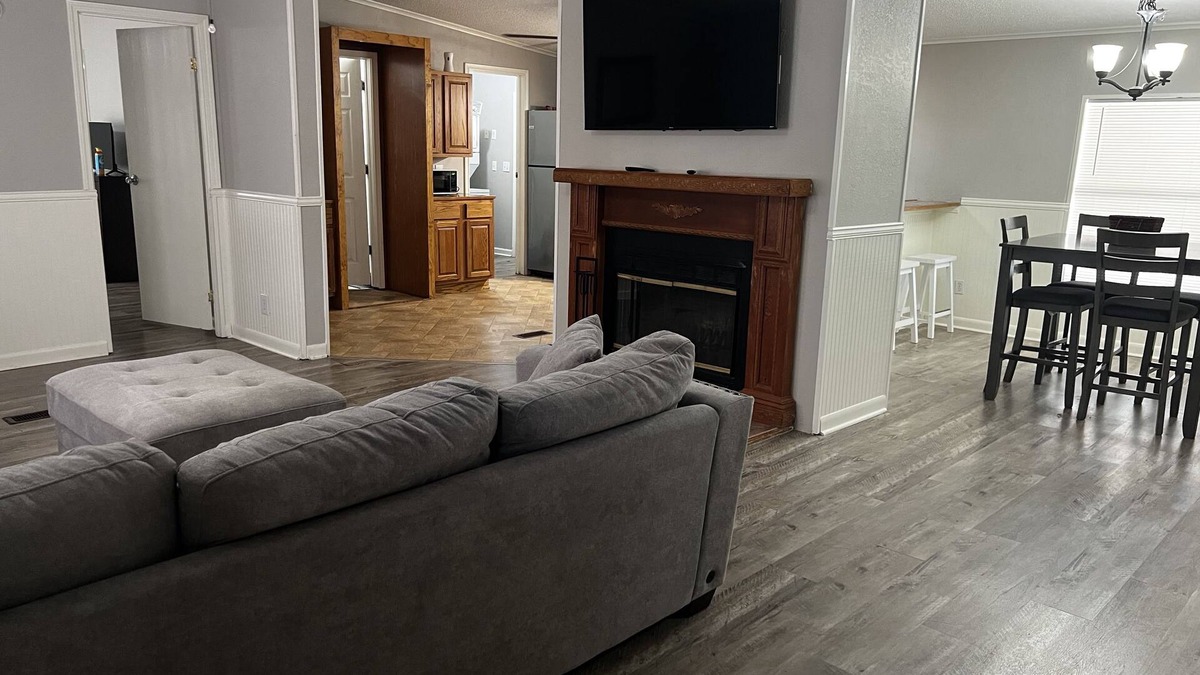 Sulphur House | Nice 3-bedroom home near Lake Charles in Sulphur!