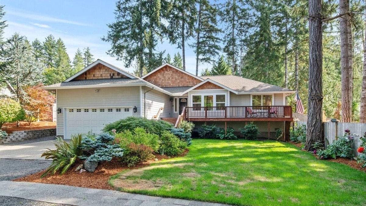 Allyn House | Nice 3-bedroom house in Allyn