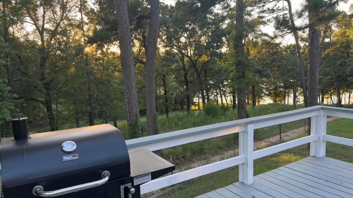 Scroggins House | Nice 4-bedroom house in Scroggins with WiFi and firepit
