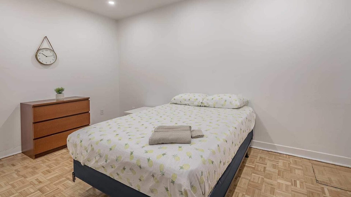 Villeray—Saint-Michel—Parc-Extension Apartment | Nice 5Bed Apt ~Steps Away From Saint-Michel Metro!
