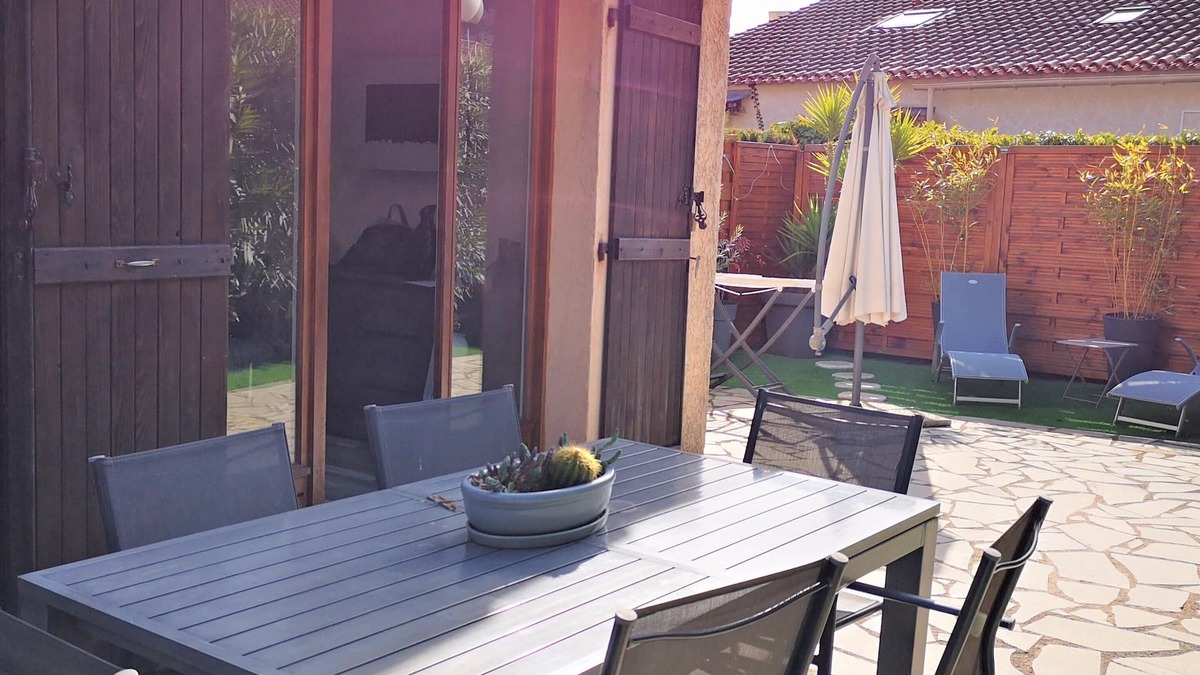 Bastide Giraud House | Nice and cosy 3 room apartment planted with tress and pool