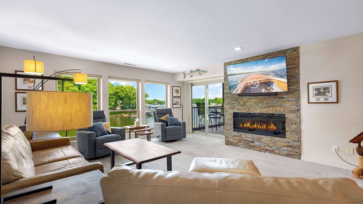 Sunrise Beach Condo | Nice and Easy - Lake of the Ozarks Getaway for 6 w/Resort Amenities