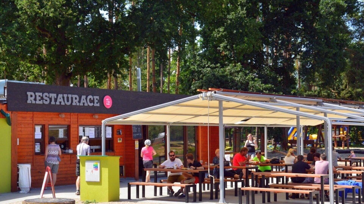 Hradec Kralove House | Nice apartment in villa for 12 people with WIFI, TV, patio and pets allowed