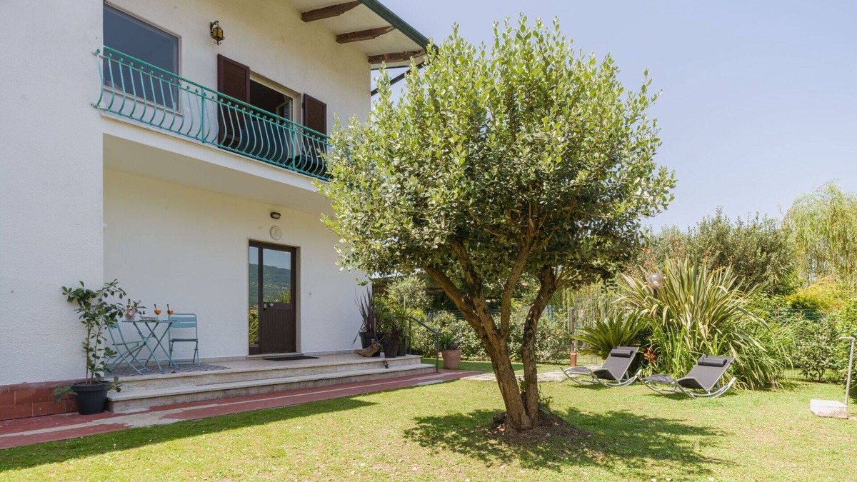 Capanne-Prato-Cinquale Apartment | Nice apartment for 6 people with A/C, WIFI, TV and balcony