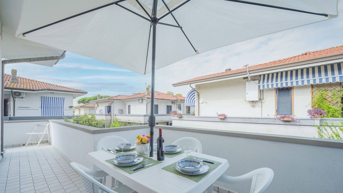 Torre del Lago Puccini Apartment | Nice apartment for 4 guests with A/C, WIFI, TV, patio, pets allowed and parking