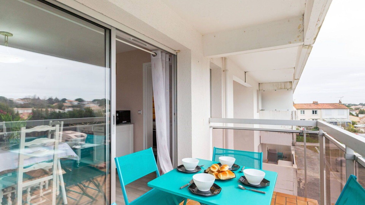 Meschers-sur-Gironde Apartment | Nice apartment for 4 people with WIFI, TV, balcony and parking