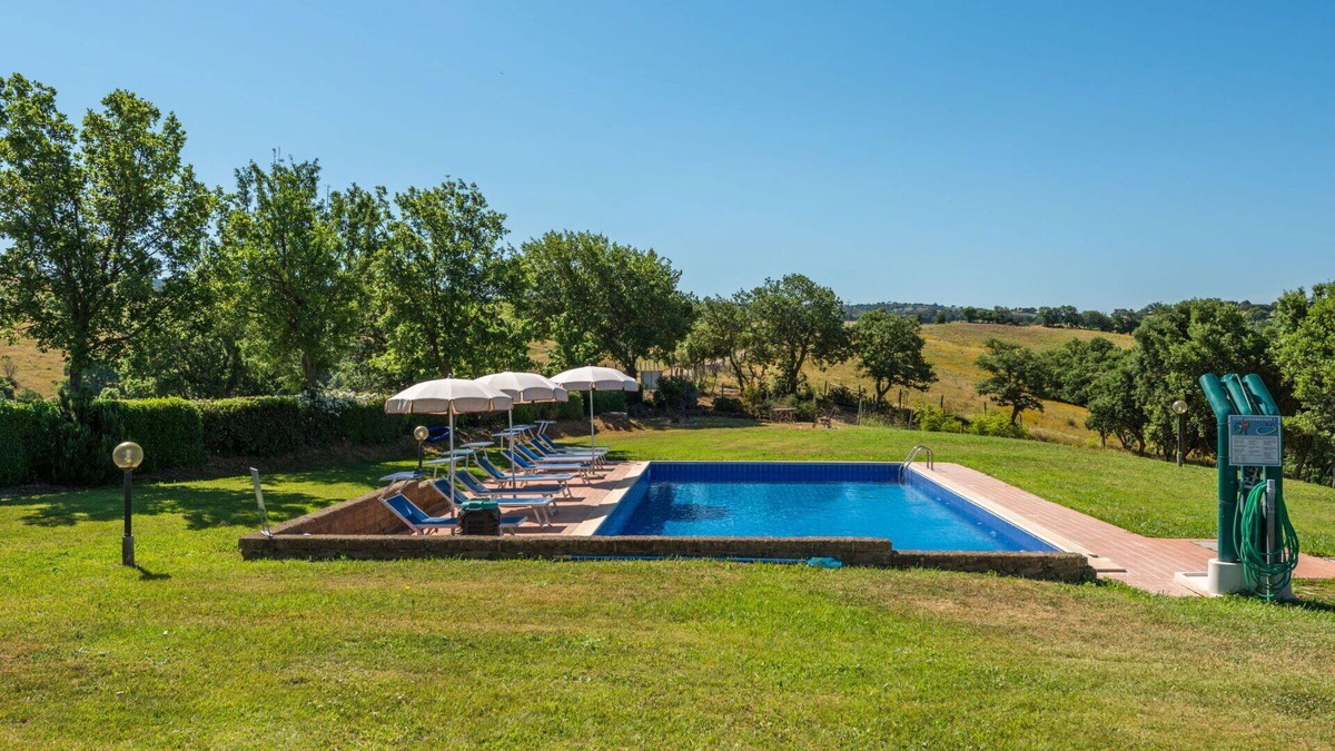 Scansano Villa | Nice apartment in villa for 6 people with WIFI, pool, TV, patio, pets allowed and parking